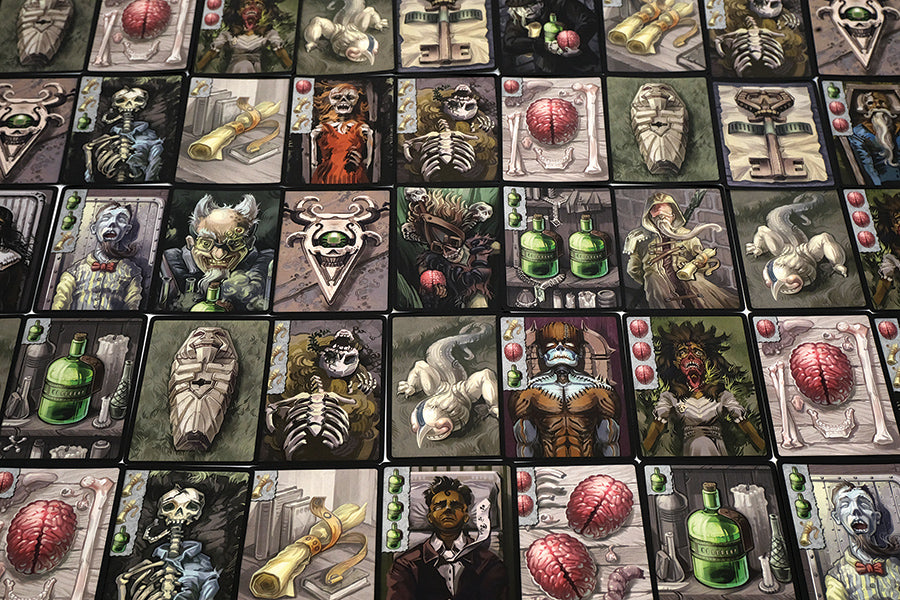 Cheatwell Games Ghost Hunter Monsters - Gioco di carte espandibile, progettato per 2-6 giocatori, dai 12 anni in su Cheatwell Games Ghost Hunter Monsters - Gioco di carte espandibile, progettato per 2-6 giocatori, dai 12 anni in su